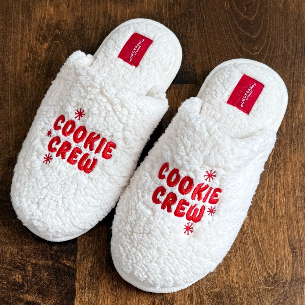 Wondershop Cookie Crew Slippers • Size 7/8 - Picture 2 of 6